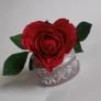 Троянда-валентинка у вигляді серця з цукеркою в середині