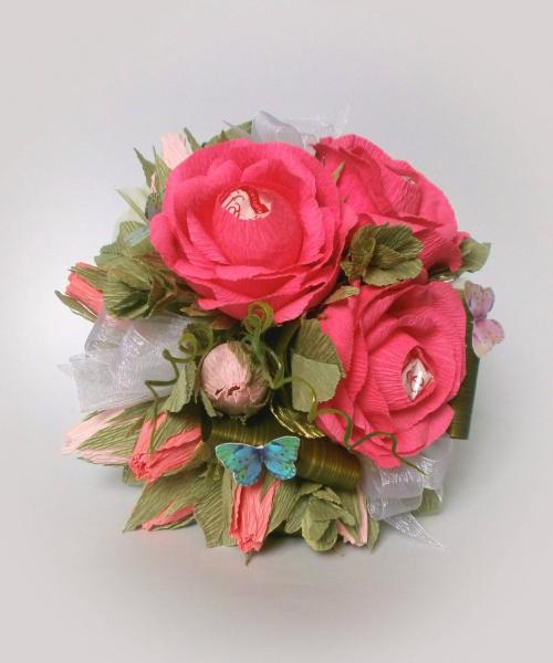 Рожеві троянди. В кожній квіточці цукерочки Raffaello та Трюфель АВК.