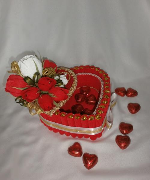 Солодка скринька у вигляді серця - чудовий подарунок в день закоханих