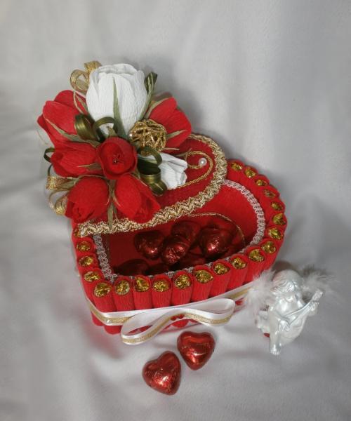 Солодка скринька у вигляді серця - чудовий подарунок в день закоханих