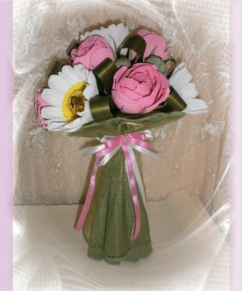 Букет з цукерок &quot;Ніжність&quot; з рожевих троянд та ромашок.