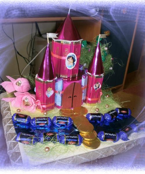 Композиція з цукерок &quot;Замок принцеси&quot; - чудовий подарунок дівчаткам.